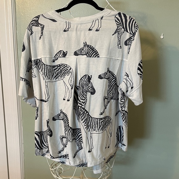 Jane and Delancey Zebra Patterned Short Sleeve Tee - Picture 3 of 3